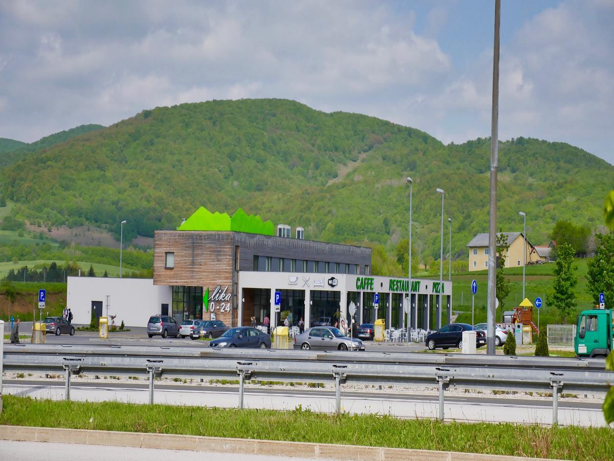Hotel Lika Sjever Brinje Bagian luar foto