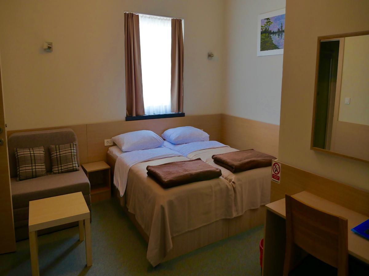Hotel Lika Sjever Brinje Bagian luar foto