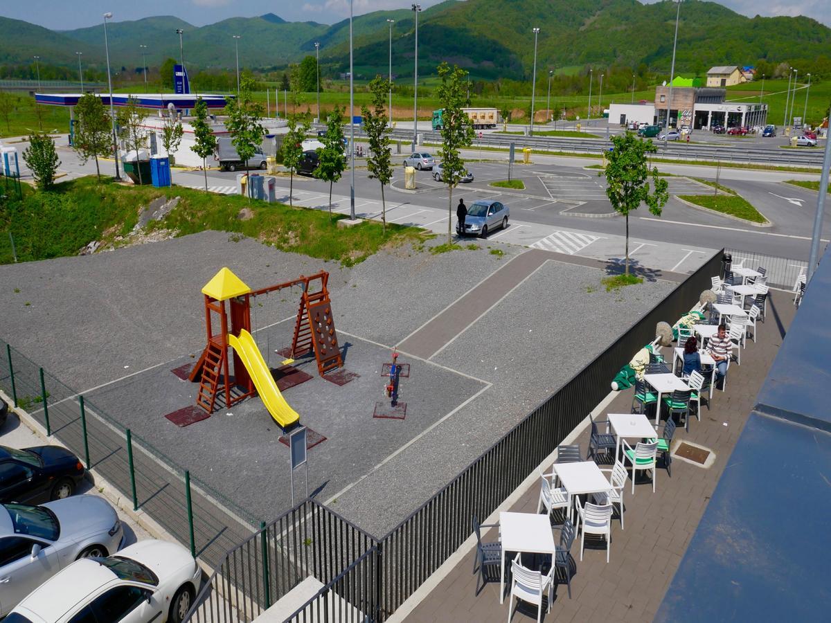 Hotel Lika Sjever Brinje Bagian luar foto